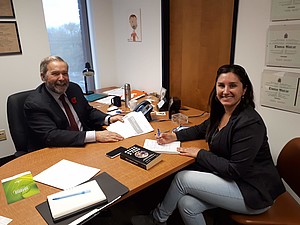Sofia Bulota du Service des communications du CIUSSS a rencontré Thomas Muclair à ses bureau de l'Université de Montréal